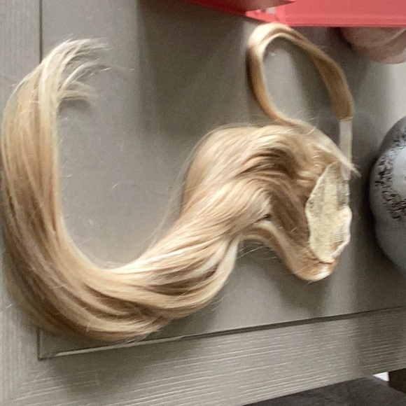 Milk & Blush 24” Ponytail Light Blonde Highlighted clip in soft/silky real hair. - Picture 4 of 7
